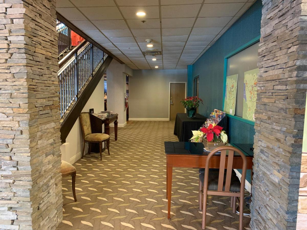 Split Rock Resort 3*